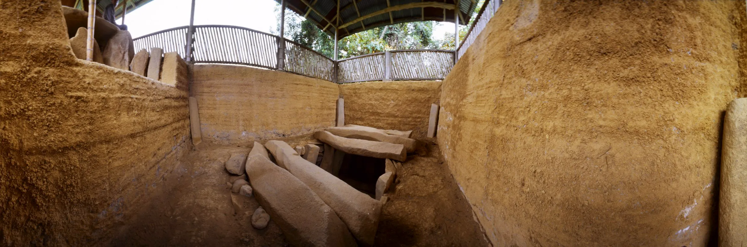  Tumba excavada en el Alto de las Piedras, en San Jos de Isnos. 