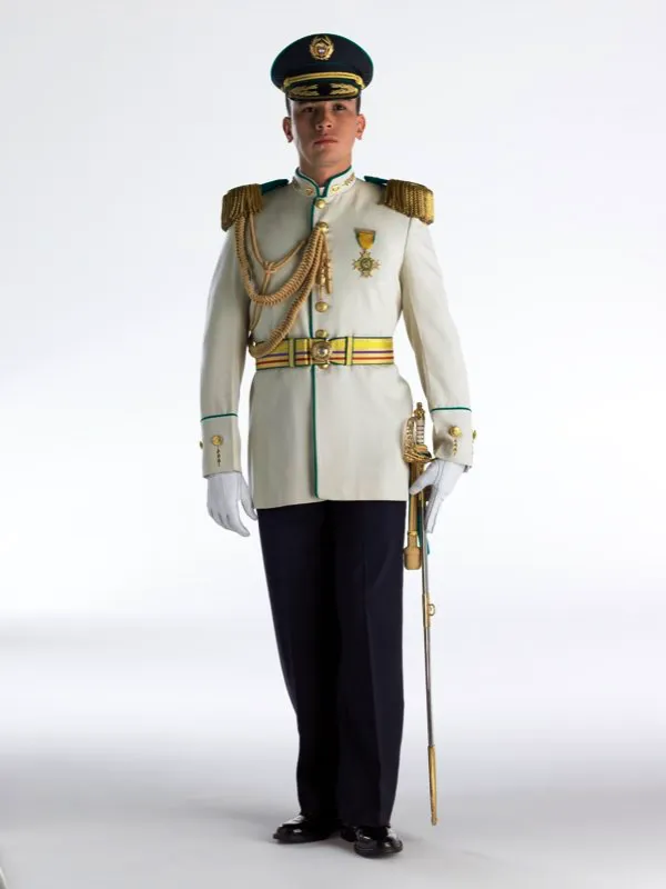 Reglamento de uniformes, insignias, condecoraciones y distintivos para el  personal de la Policía Nacional, uno de los Libros Libres de Villegas  Editores en 