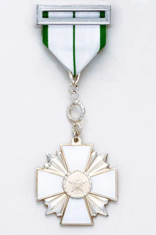 Medalla al valor - Por actos excepcionales del servicio y en forma pstuma. 