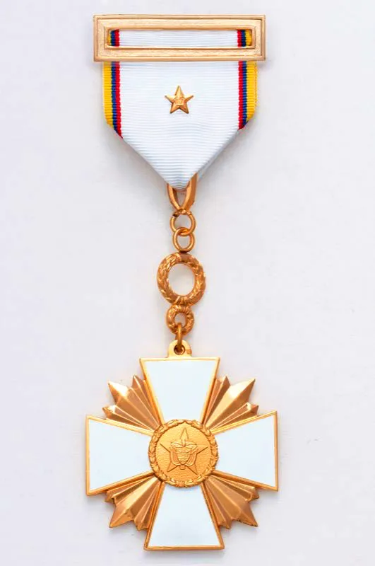 Medalla al valor - Por actos hericos del servicio. 