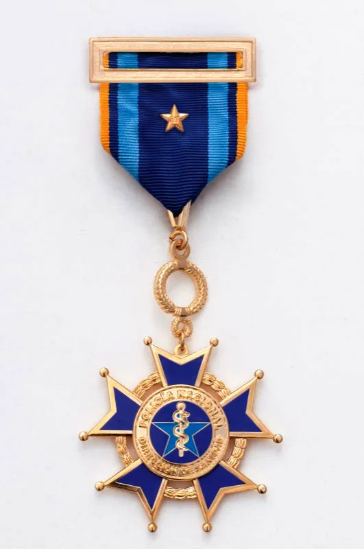 Pin on Condecoraciones y medallas militares, policiales y civiles de  Colombia